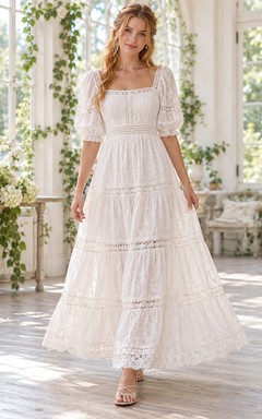 Robe longue bohème blanche à col carré, manches bouffantes et dentelle à volants