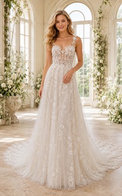 Robe de mariée en dentelle et tulle épurée, décolleté en V profond, sans manches, coupe trapèze, traîne chapelle, ornée d'appliqués floraux, idéale pour la réception.