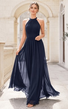 Vestido de noche moderno de gasa azul marino oscuro, sin mangas, con escote halter y corte en A, largo hasta el suelo.