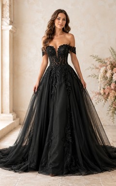 Robe de mariée noire à épaules dénudées, dos nu en forme de cœur, ornée de dentelle florale et de tulle, avec traîne cathédrale