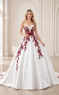 Burgunderfarbenes, elegantes Brautkleid in A-Linie mit herzförmigem Ausschnitt, ärmellos und mit Schleppe