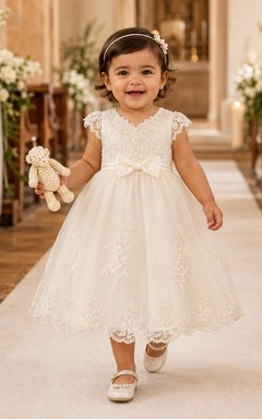 Robe de baptême pour bébé, coupe trapèze, corsage en dentelle brodé à la main, longueur thé, romantique, élégante et adorable en tulle