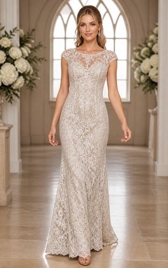 Vestido de novia modesto de corte recto con cuello alto y encaje hasta el suelo