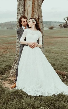 Vestido de novia modesto de corte A con escote redondo, mangas cortas y abertura en forma de ojo de cerradura.