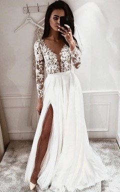Vestido de novia de gasa con escote en V pronunciado, mangas largas y corte imperio, estilo imperio.