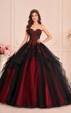 Vestido de princesa de quinceañera de lujo negro y rojo sin tirantes con escote corazón y capas de tul