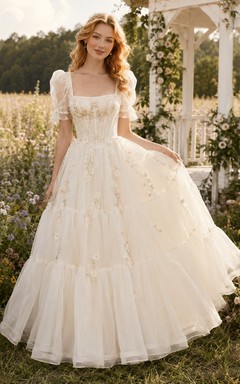 Vestido de novia blanco romántico de corte A con escote corazón y apliques de encaje, manga larga