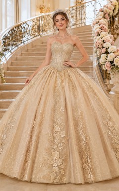 Goldbesetztes, trägerloses Ballkleid mit Herzausschnitt und Applikationen aus Tüll, verziert mit Perlen, Applikationen, Quinceañera-Kleid