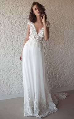 Lässiges Brautkleid mit V-Ausschnitt, Applikationen und tiefem V-Ausschnitt am Rücken