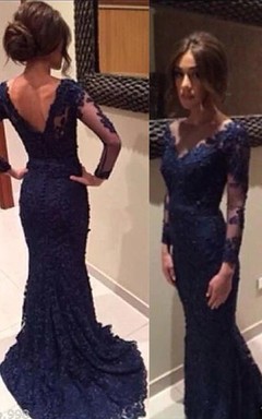 Precioso vestido de fiesta de sirena con apliques de manga larga y cola.