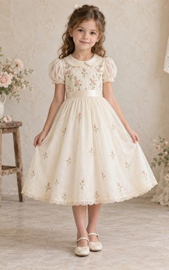 Vestido de niña de flores vintage de corte A, color marfil, con estampado floral, mangas abullonadas y cuello Peter Pan, hasta la rodilla.