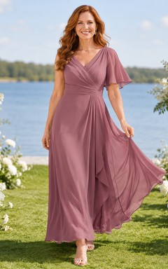 Altrosafarbenes, knöchellanges A-Linien-Chiffonkleid in romantischem Stil für die Mutter der Braut mit V-Ausschnitt, flatternden Ärmeln und seitlichem Kaskadensaum