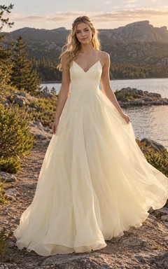 Brautkleid aus buttergelbem Organza mit V-Ausschnitt, Spaghettiträgern und Schleppe