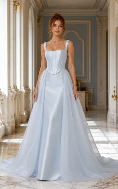 Robe de mariée bleu ciel en satin, col carré et corset, coupe trapèze