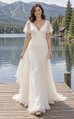 Brautkleid mit V-Ausschnitt, drapiertem Chiffon über Satin, flatternden Ärmeln und Schleppe