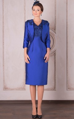 Knielanges, 3-4-ärmeliges, appliziertes Satin-Kleid mit V-Ausschnitt für die Mutter der Braut
