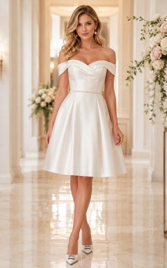 Kurzes, schlichtes schulterfreies Braut-Cocktailkleid aus Satin in A-Linie
