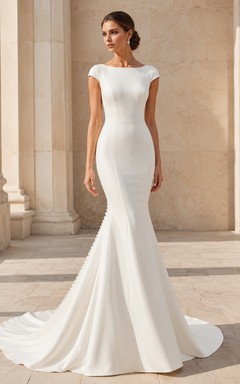 Minimalistisches Brautkleid mit U-Boot-Ausschnitt, kurzen Ärmeln, Meerjungfrauen-Schleppe und Kapellenschleppe aus Satin für standesamtliche Trauungen