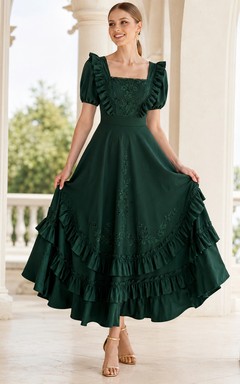 Country-Kleid in Dunkelgrün, A-Linie, asymmetrischer Schnitt, eckige Puffärmel und Rüschen