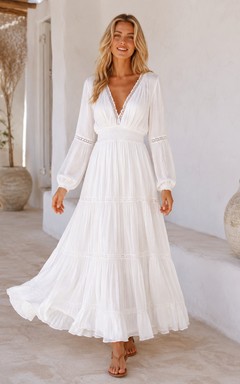 Robe de mariée bohème de plage en mousseline de soie et dentelle à volants, col en V et manches bouffantes