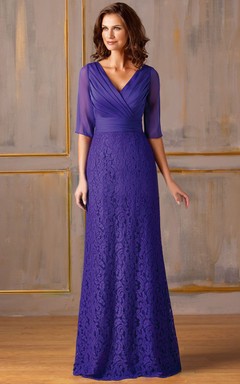 Halbärmeliges Spitzenkleid mit V-Ausschnitt und Illusionsrücken für die Mutter der Braut