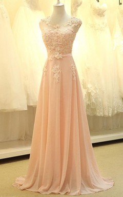 Robe longue sans manches en mousseline de soie, coupe trapèze, ornée d'appliqués de dentelle