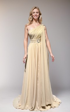 Chiffonkleid mit einem Schulterausschnitt, Gürtel und Raffungen