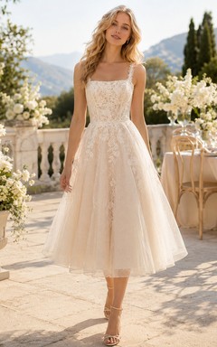 Robe de mariée mi-longue en tulle avec corsage en dentelle et taille naturelle