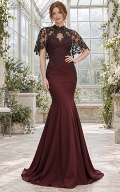 Elegantes Brautjungfernkleid im Meerjungfrauenstil mit hohem Kragen, burgunderroter Spitze, Cape und Schlüssellochausschnitt