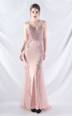 Spitzen-Abendkleid mit heißer Diamant- und Fischgrätenmuster-Weste, tiefem Taillenausschnitt, schulterfreiem Design und kurzer Schleppe
