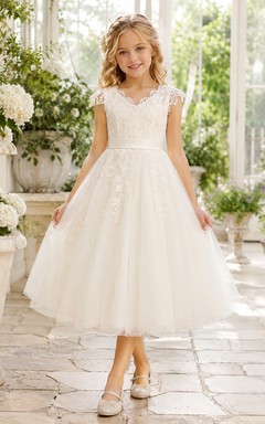 Robe de demoiselle d'honneur élégante, longueur thé, coupe trapèze, en tulle et dentelle, col en V festonné, style princesse