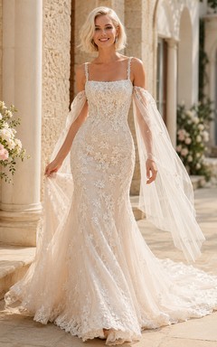 Robe de mariée sirène en dentelle illusion florale à col carré et traîne cathédrale