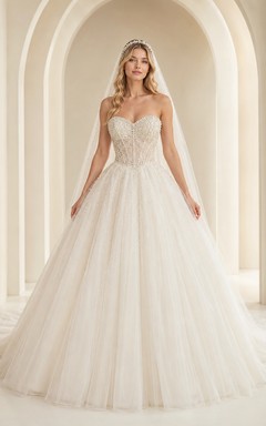 Vestido de novia de gala con cola larga y falda de tul para ceremonia nupcial