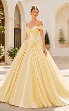 Vestido de gala de satén amarillo pastel con hombros descubiertos y cintura vasca estilo catedral