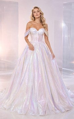 Vestido de novia sencillo, romántico y elegante con hombros descubiertos para fiesta de gala.