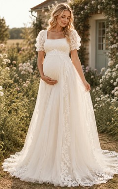 Vestido de novia premamá con escote cuadrado, mangas abullonadas, encaje, corte en A y cola de jardín.