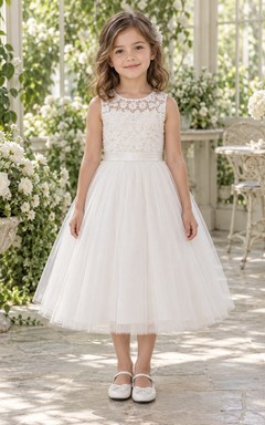 Vestido de niña de flores blanco de corte A con estampado floral, sin mangas, cuello joya y corpiño de encaje.