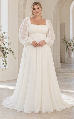 Vestido de novia de gasa de manga larga con escote cuadrado discreto y estilo imperio, con fruncido suave.