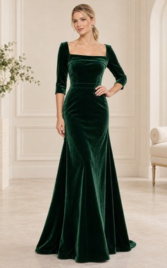 Vestido formal de terciopelo esmeralda con escote cuadrado y mangas tres cuartos, estilo sirena.
