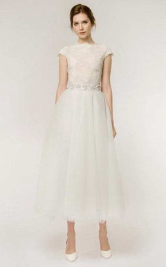 Robe de mariée trapèze en tulle et dentelle, longueur thé, manches courtes