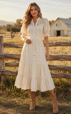 Schlichtes, elfenbeinfarbenes Landhauskleid im Western-Stil mit kurzen Ärmeln und Teelänge