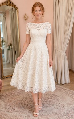 Robe de soirée ivoire en dentelle, manches courtes, coupe trapèze, longueur thé