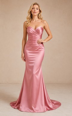 Robe de soirée sirène bustier en satin rose poudré avec décolleté en cœur