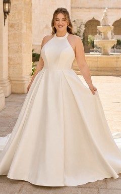 Vestido de novia formal sencillo con escote halter y corte en A, talla grande.