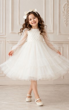 Vestido de niña de flores de manga larga, encaje de tul, corte en A, cuello joya y falda hasta la rodilla.