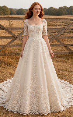 Vestido de novia modesto de corte A con mangas tres cuartos, escote cuadrado, encaje de vid y cola catedral.