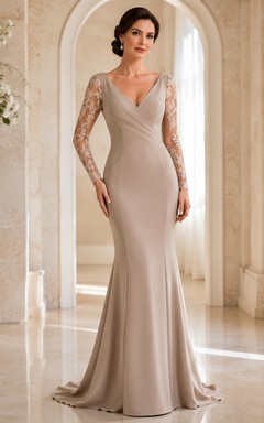 Robe de soirée sirène longue en dentelle taupe, col en V et manches trois-quarts