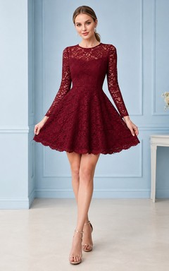 Weinrotes, hochgeschlossenes, kurzes A-Linien-Cocktailkleid mit Muschelsaum und Spitze für den Homecoming-Ball