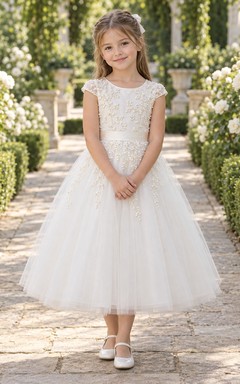 Vestido de niña de flores modesto, blanco, con estampado floral, corte en A, tul, mangas cortas y apliques.