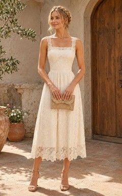 Vestido romántico sin mangas de encaje color crema con escote cuadrado y tirantes, largo hasta la rodilla